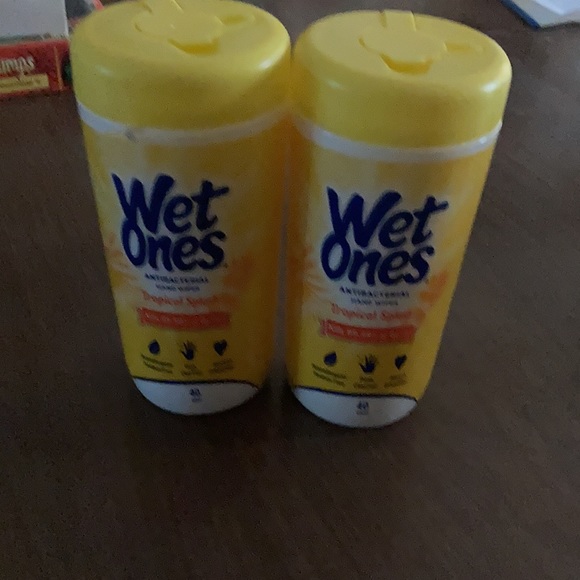 Tropical wet ones canisters 2x hand cleaner - Picture 2 of 8